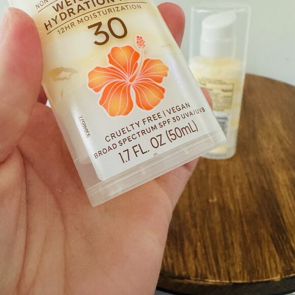 Hawaiian Tropic Weightless Hydration Face Sunscreen SPF 30 Lot Of 2 Sealed 1.7oz - Picture 3 of 5